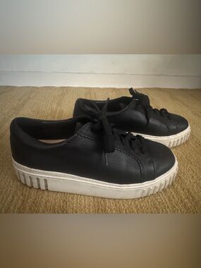 Clarks Black Leather Platform Sneakers with White Sole Mayhil Walk Wide Width